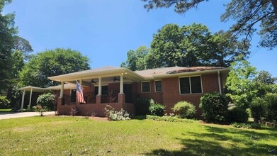 Building Photo - 203 Springdale Dr