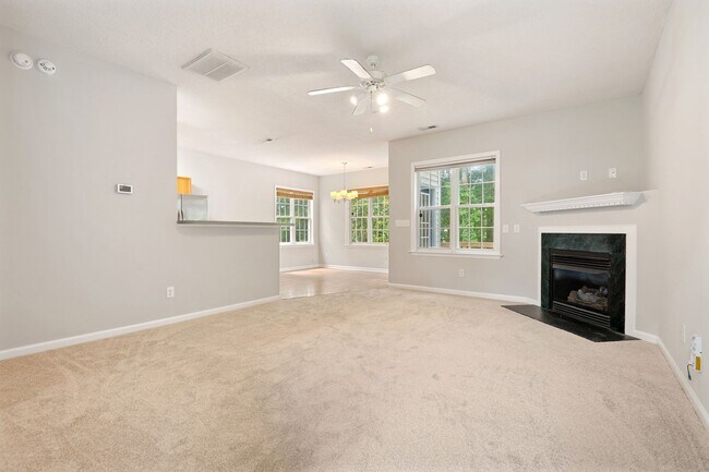 Foto del edificio - Single Family home in Hedingham: Available Now!