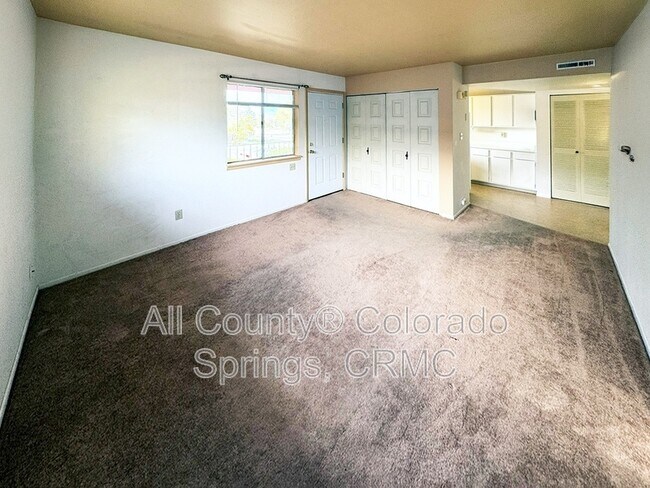 Foto del edificio - 1105 Cree Dr