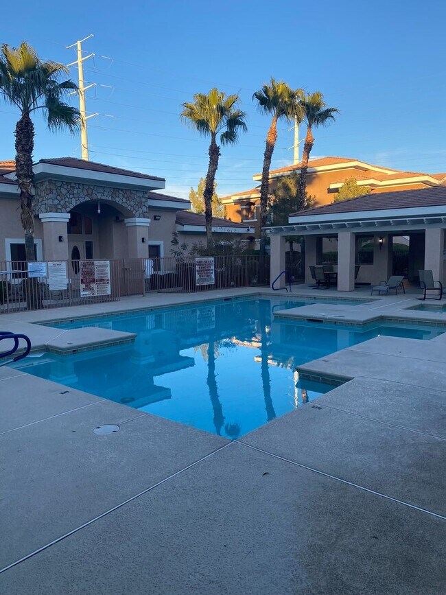 Foto del edificio - AMERICANA Property Mgmt - 2 bedroom condo ...