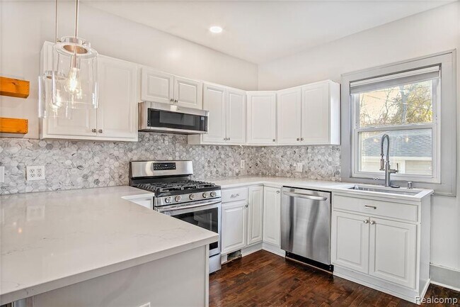 Foto del edificio - 565 W Saratoga St