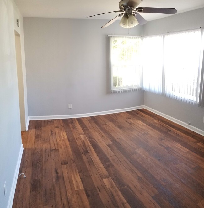 Foto del edificio - 3921 Marine View Ave