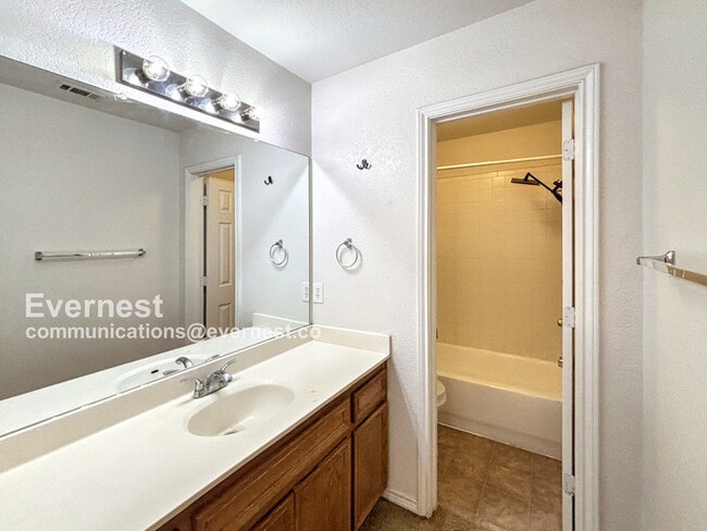 Building Photo - 202 Tamara Dr