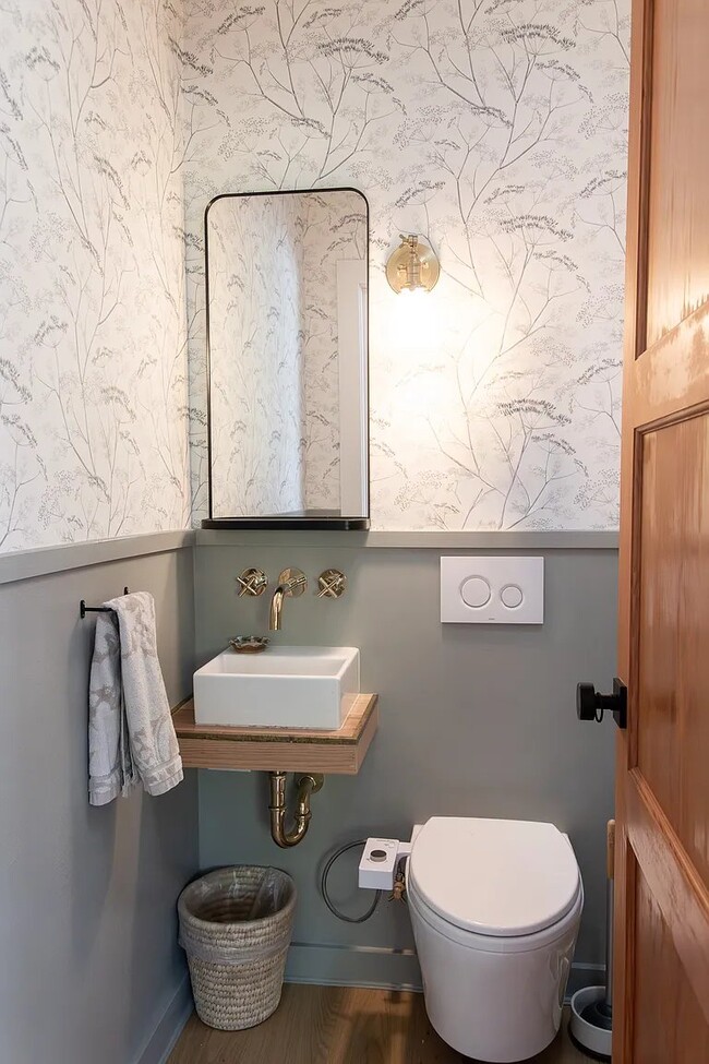 Foto del edificio - 647 Academy Rd