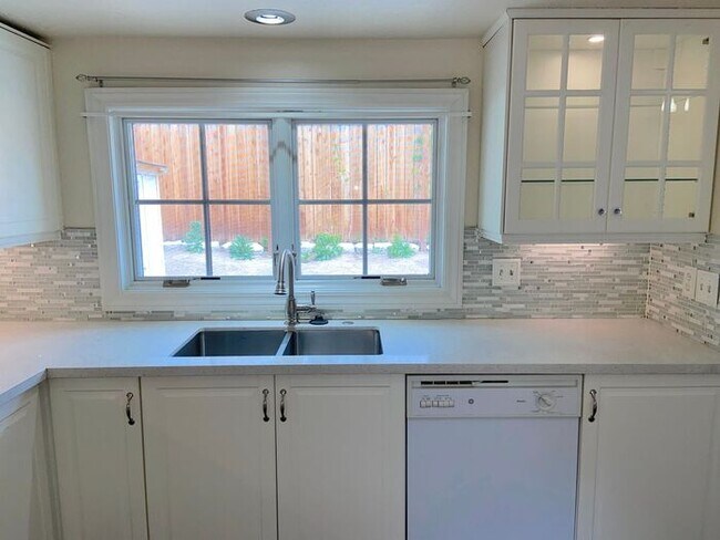 Foto del edificio - Sparks Single Story Home - 4 Bedrooms (Reed HS, Mendive MS, Whitehead ES)