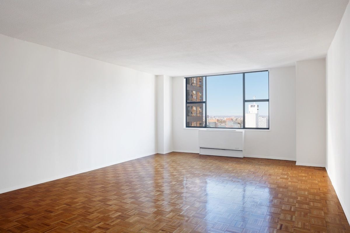 Foto principal - 211 W 56th St