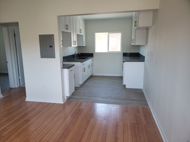 Building Photo - 2309 S Ridgeley Dr