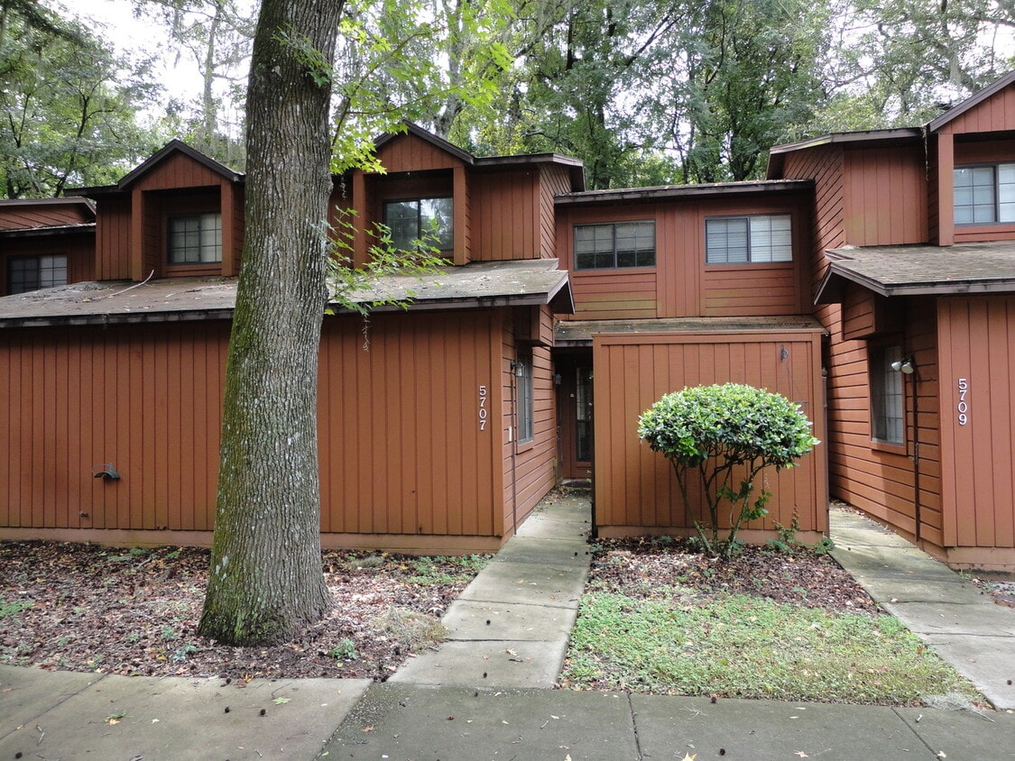 2 bedroom/2 bath condo in Rockwood Villas. - 2 bedroom/2 bath condo in Rockwood Villas.