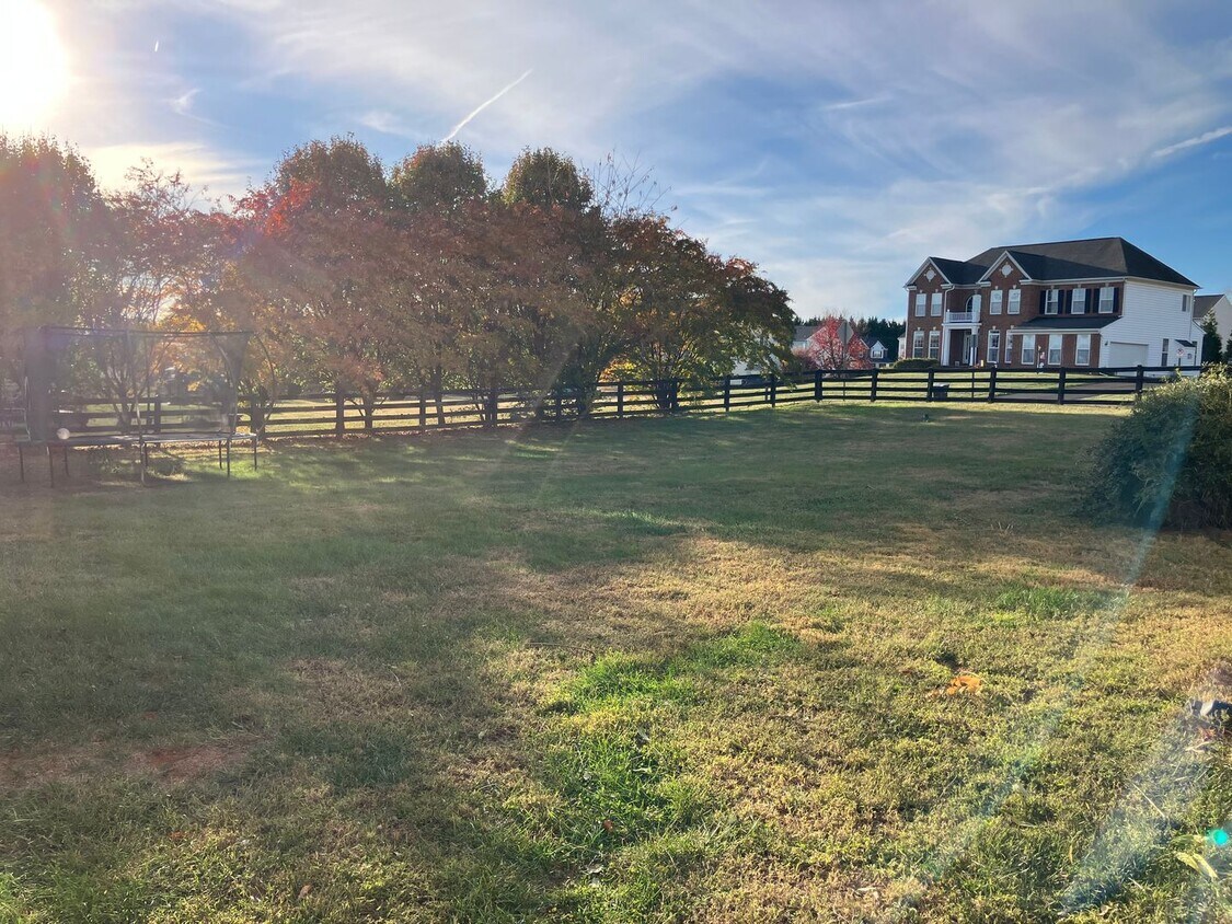 Foto principal - 2 Bedroom/1 Bathroom Basement Unit for Ren...