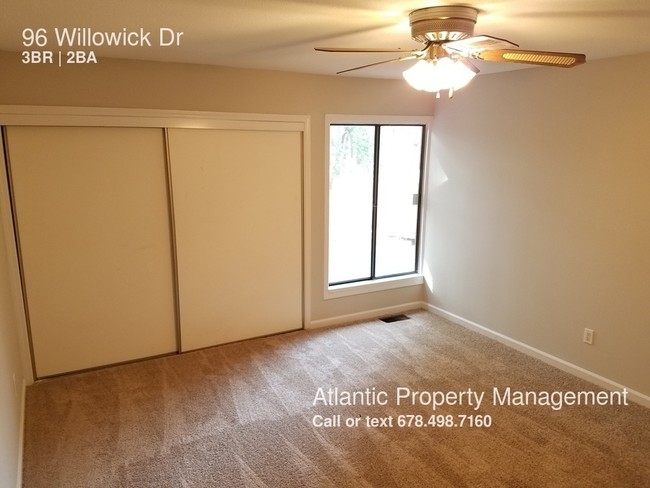 Foto del edificio - 96 Willowick Dr