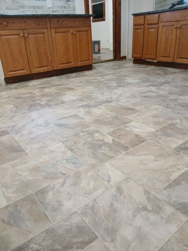 Foto del edificio - Special Improveent District!! Hurry to see this special place.