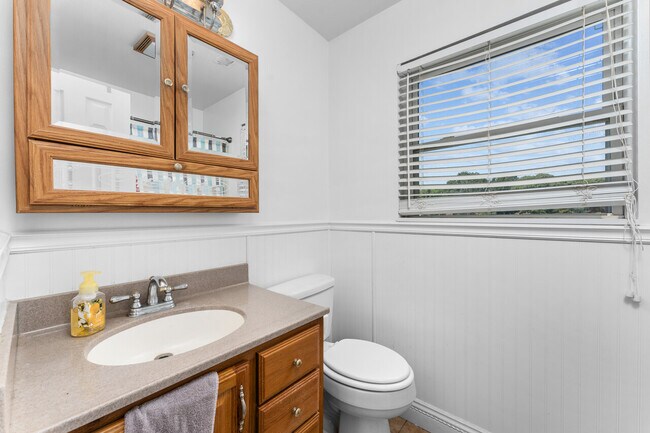 Building Photo - 205 Chancellor Dr