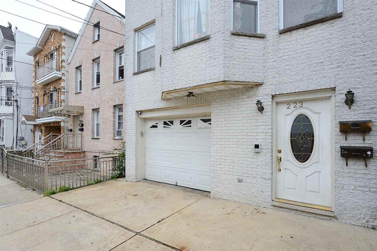 223 Congress St Unit 2, Jersey City, NJ 07307 Condo for Rent in
