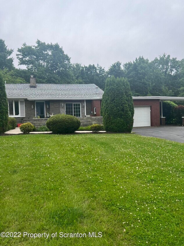 Primary Photo - 4368 Elmhurst Blvd