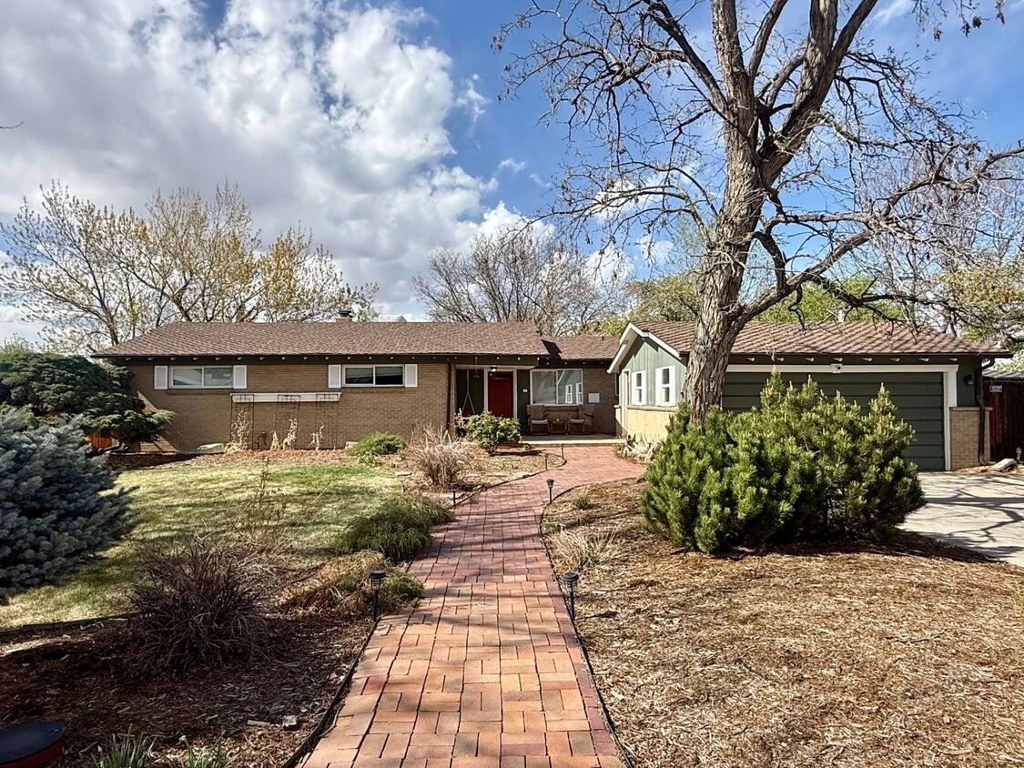 Sprawling 6 BR 4 BA Applewood Paradise - Live in Luxury with this Entertainer's Dream! - Sprawling 6 BR 4 BA Applewood Paradise - Live in Luxury with this Entertainer's Dream!