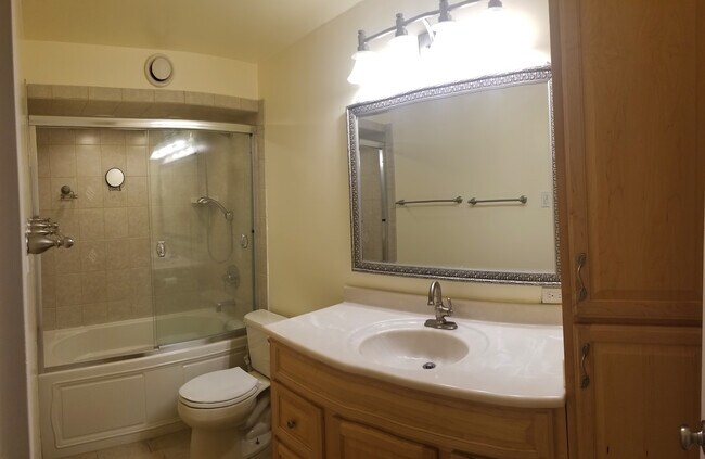 Bath with Soaking Tub - 211 E Ohio St