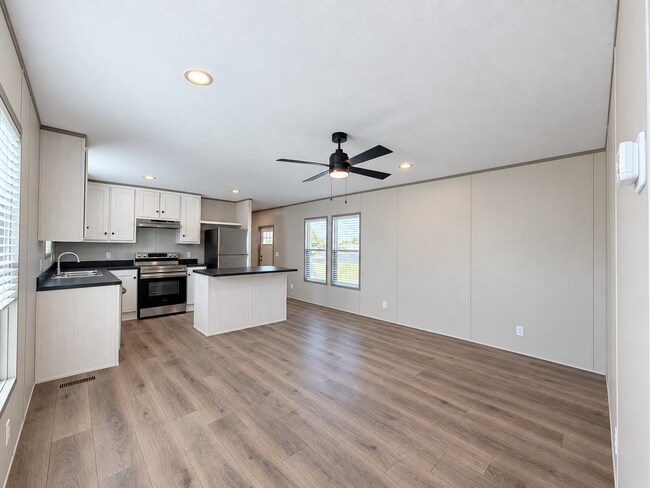 Building Photo - 108 Pine Cone Dr