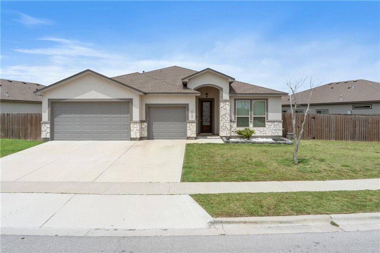 Primary Photo - 7702 Dove Holw Dr