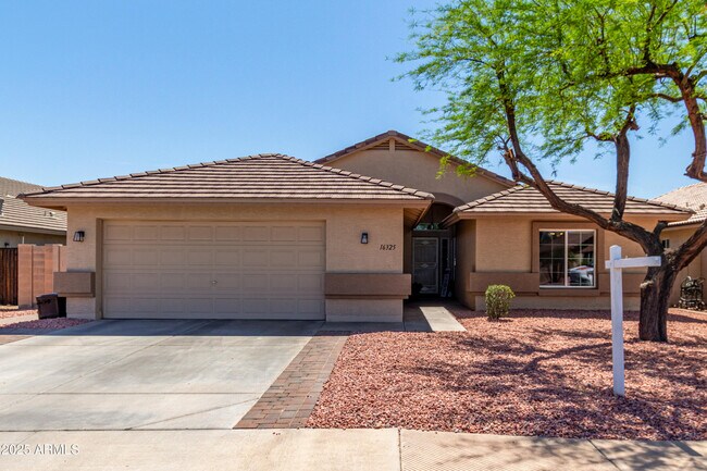 Foto del edificio - 16325 W Paradise Ln