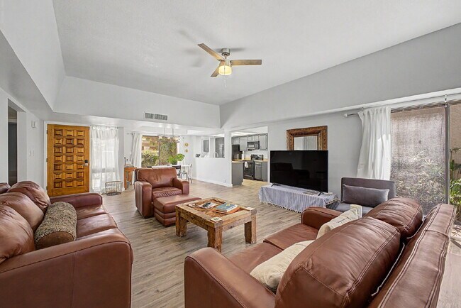 Foto del edificio - Furnished Luxury Condo in Guard-Gated Casa Del Monte | Prime Old Town Scottsdale Location