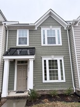 Building Photo - 221 Brittlebrush Dr