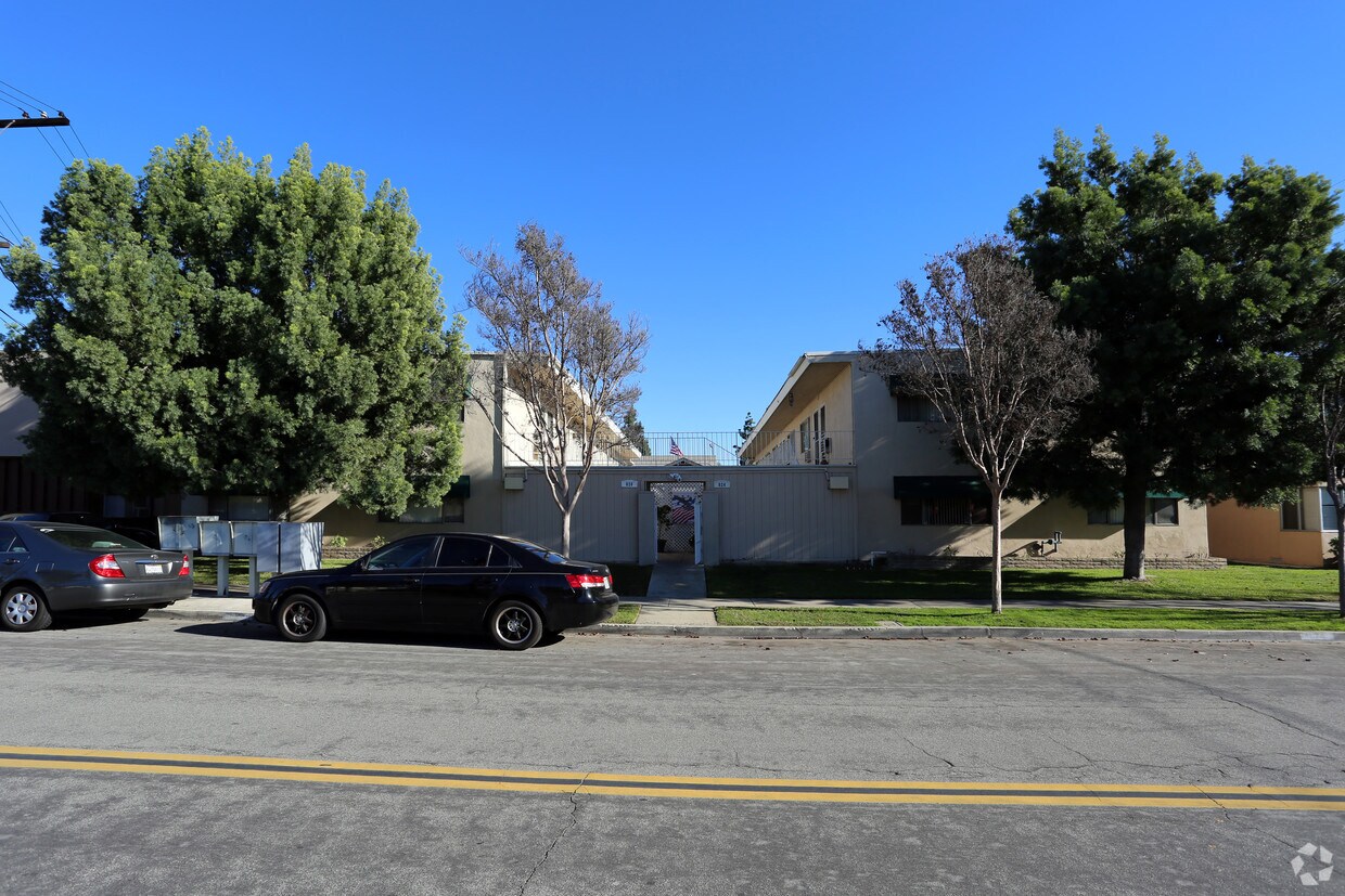 Primary Photo - 820 S Walnut Ave