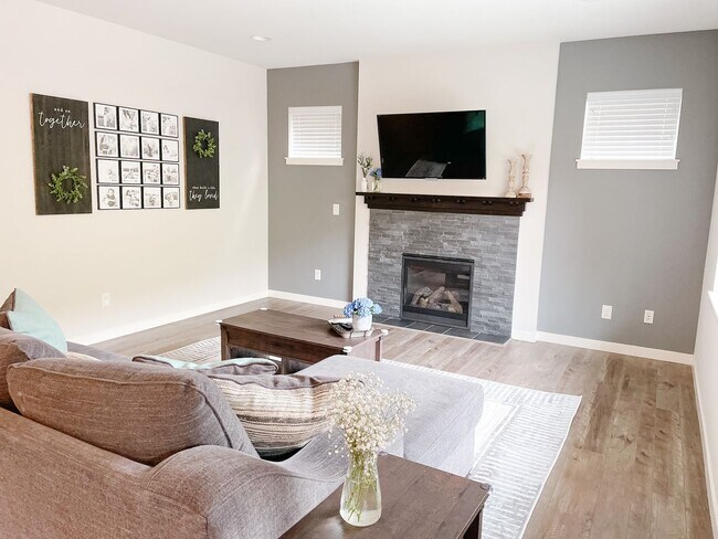 Foto del edificio - 4 Bedroom Home in Silverdale's Woodbridge Crossing!