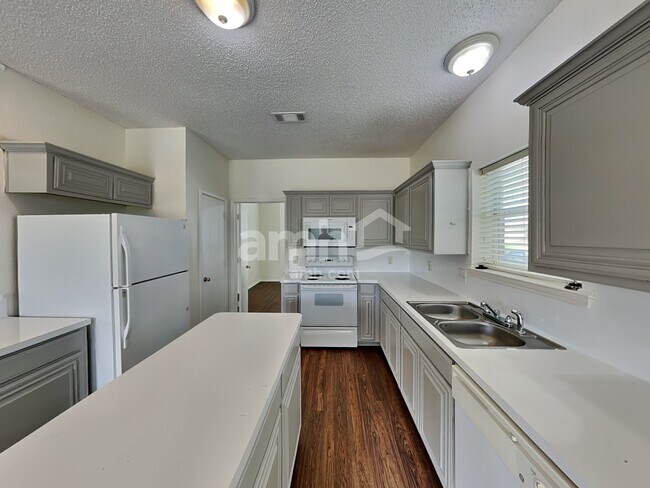 Foto del edificio - 1801 Wolf Creek Dr