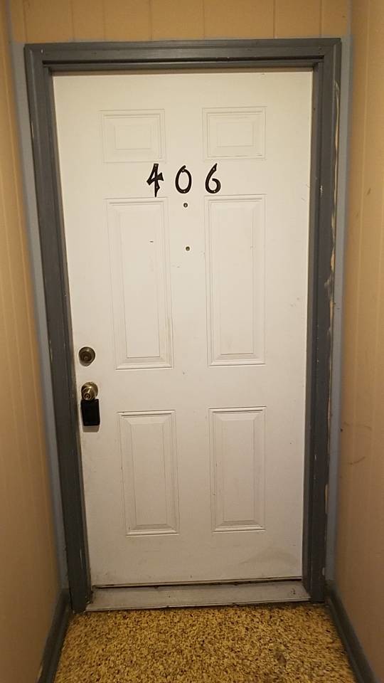 Building Photo - 406 S Maple St
