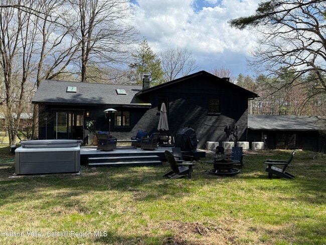Building Photo - 13 Arnold Dr