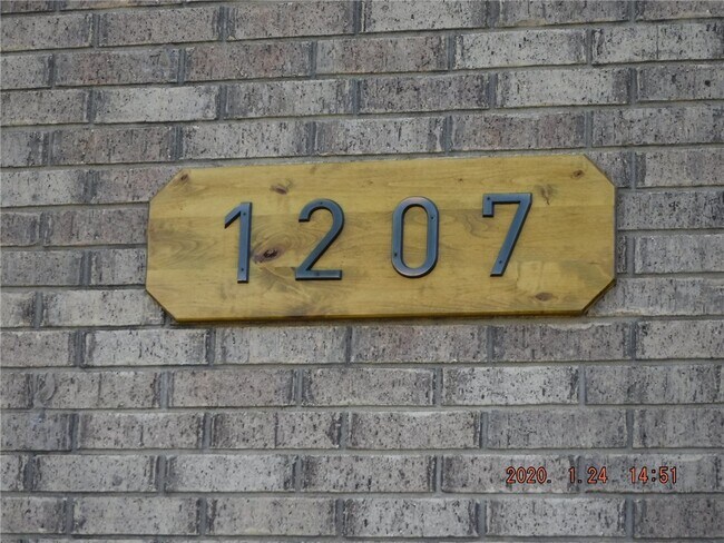 Building Photo - 1207 Southport Dr