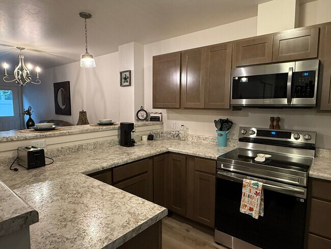 Foto del edificio - Available Now!