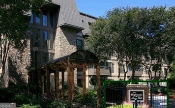 Building Photo - 1217 Highland Bluff Dr S E