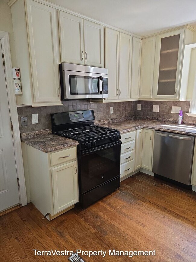 Building Photo - Now Showing for 2026-2027 School Year Glas...