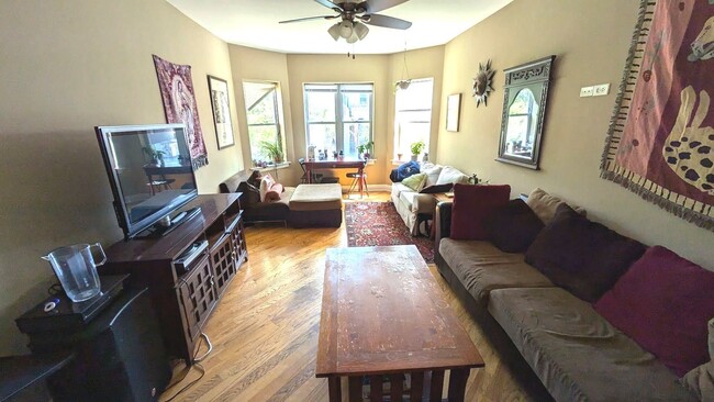 Foto del edificio - 3512 W Shakespeare Ave