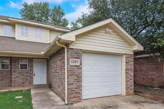 Building Photo - 1237 Village Garden Dr