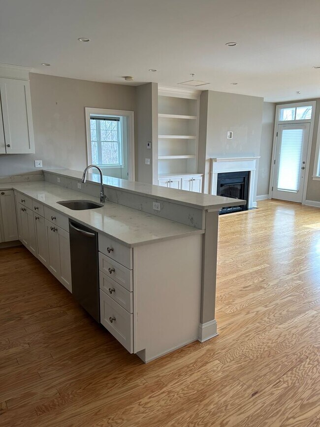 Building Photo - NEW TO MARKET - DEERPOINT AT INWOOD CONDOM...