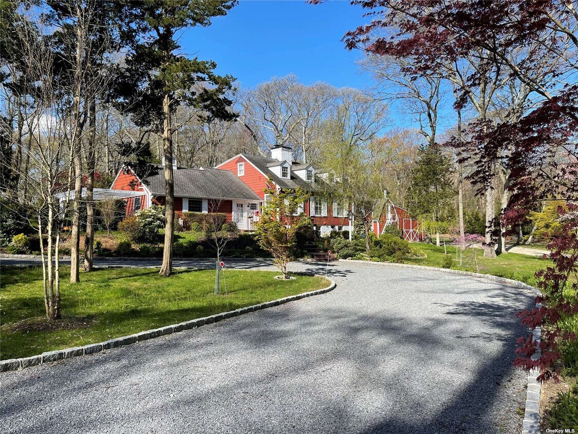 Primary Photo - 1568 Laurel Hollow Rd
