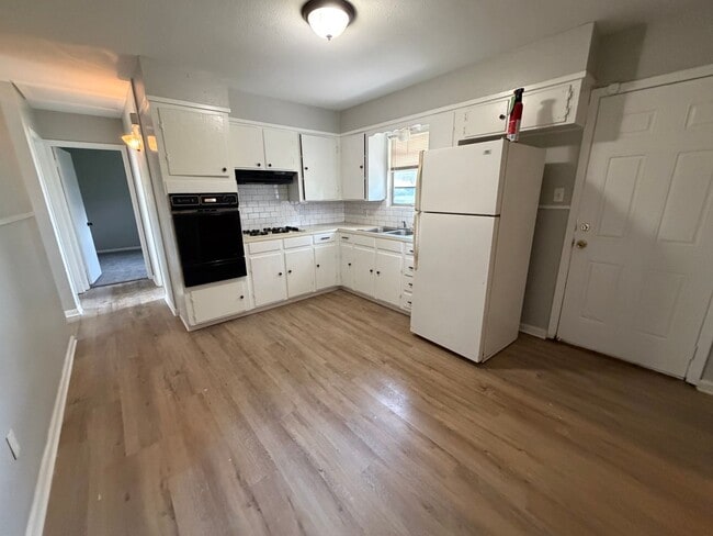 Building Photo - Recently remodeled South Bossier 2/1 Home