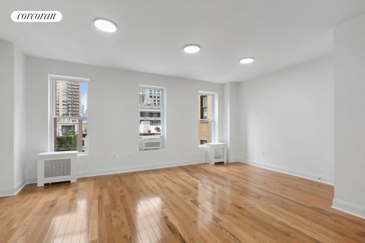 Foto principal - 338 W 72nd St