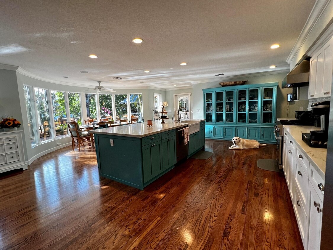 Building Photo - 645 Riviera Isle Dr