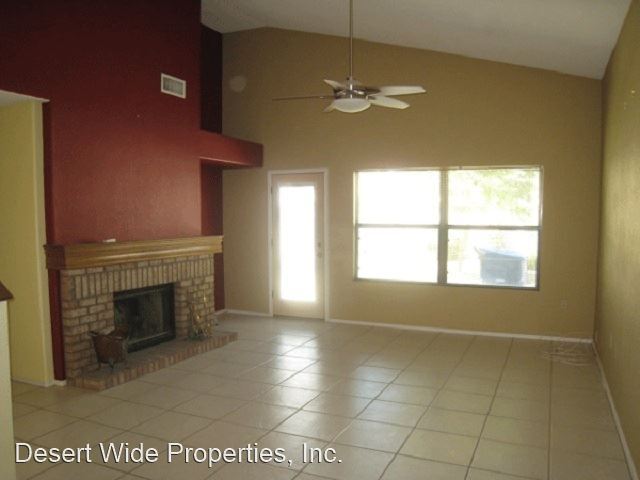 Foto del edificio - 3 br, 2.5 bath House - 1462 W. ELGIN ST