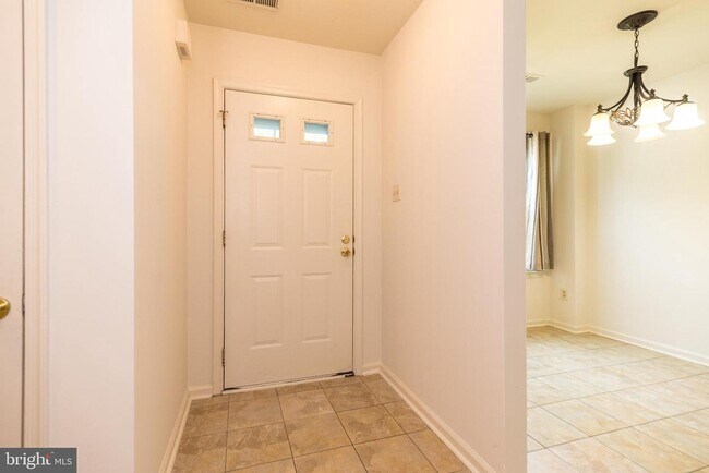Building Photo - 82 Carousel Cir