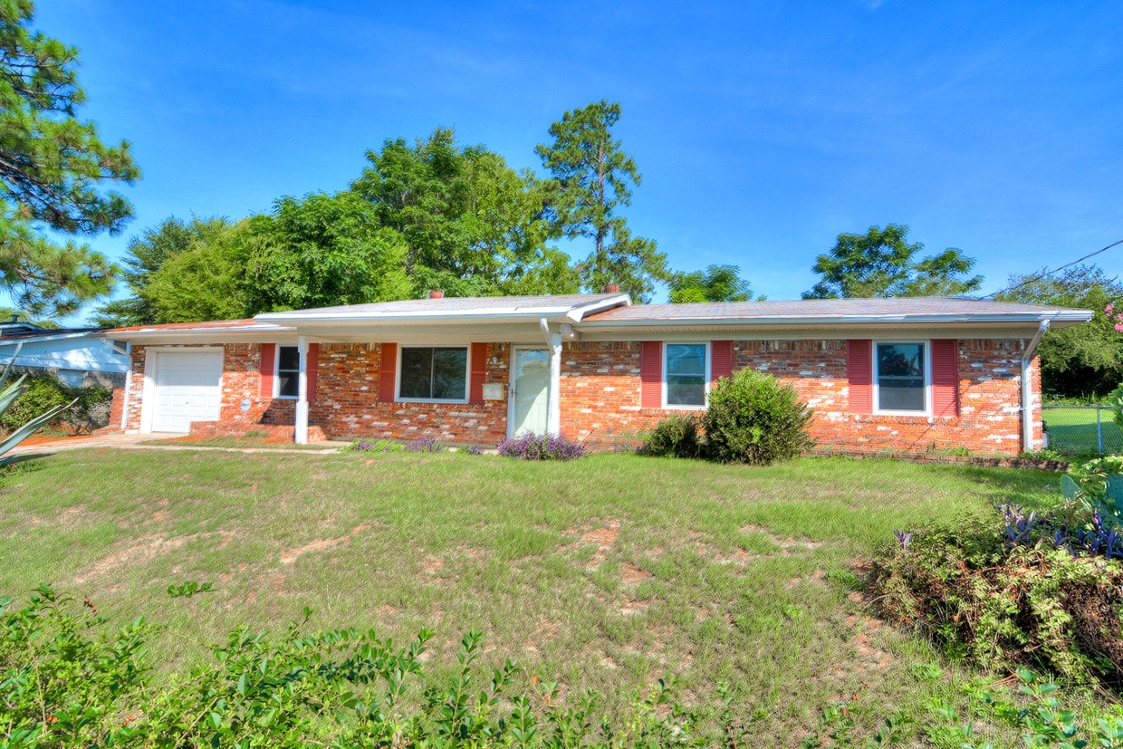 Primary Photo - 3327 Hillis Rd
