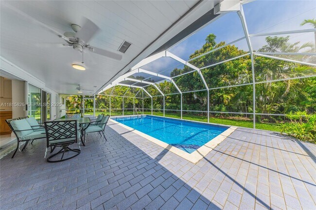 Foto del edificio - 8825 SW 151st St