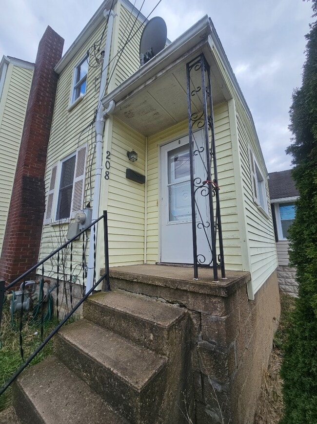 Building Photo - 208 Arabella St