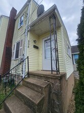 Building Photo - 208 Arabella St