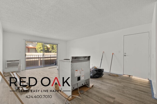 Foto del edificio - NOW PRE-LEASING! Newly Renovated Two Bedro...
