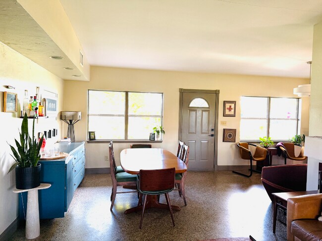 Foto del edificio - 712 Malone Dr