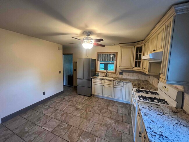 Building Photo - 48 Rayne Dr